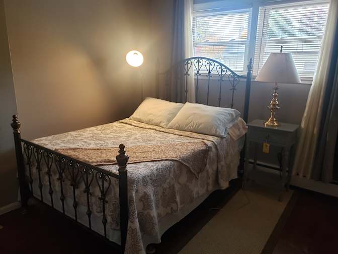 ALLY'S PLACE's room