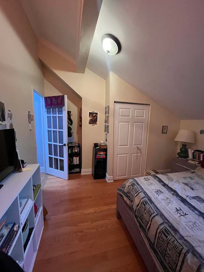 des's room