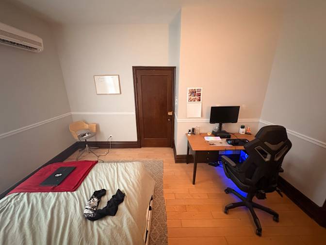 Felix Labelle's room