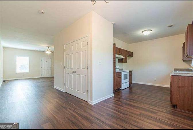 Alcove Rooms's room