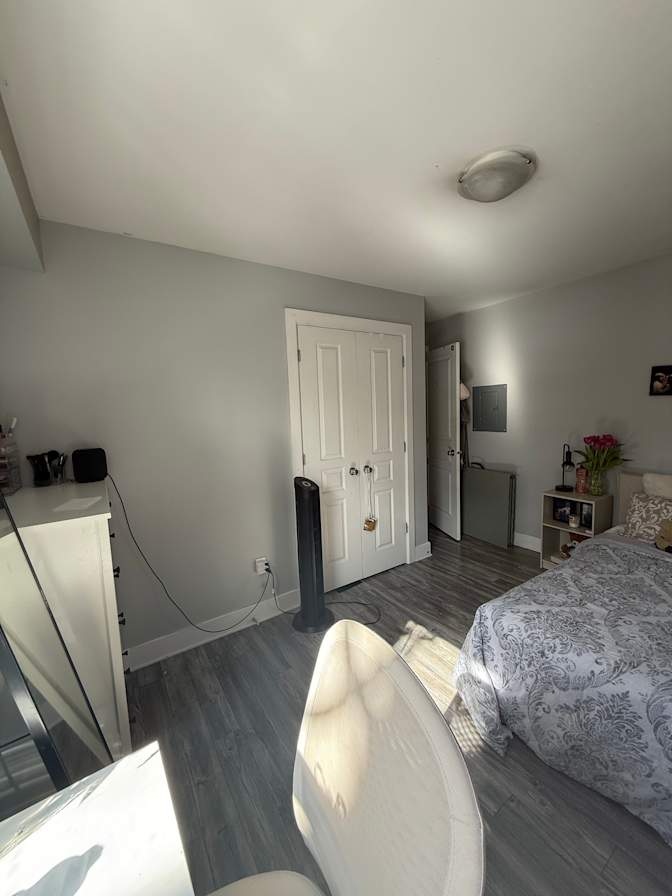 siya bhardwaj's room