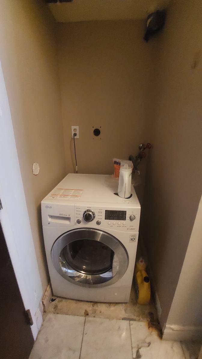 Sesadhi Welivitiya Kongahage's room