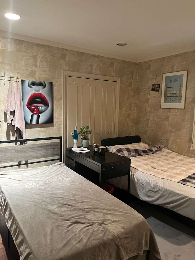 Anar's room