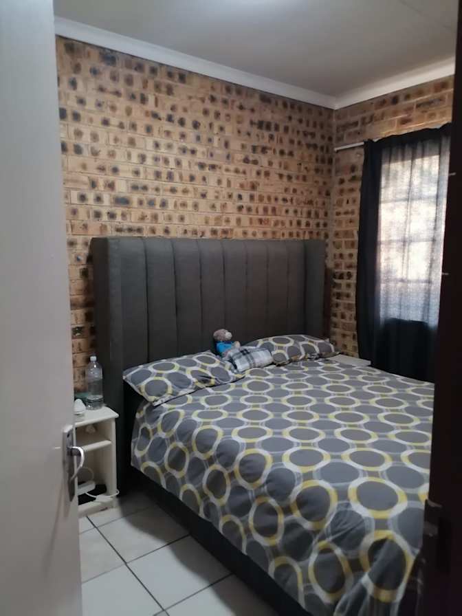 Yamkela's room