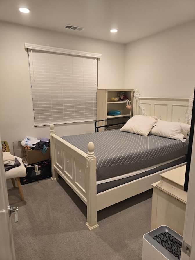 Chloe park's room