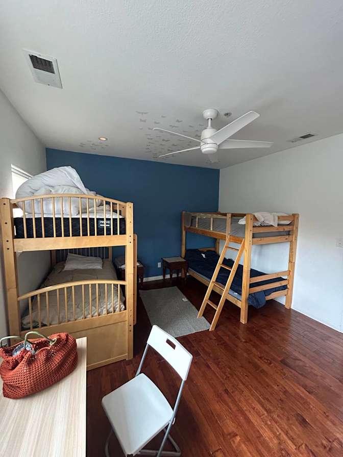 Julia Va's room