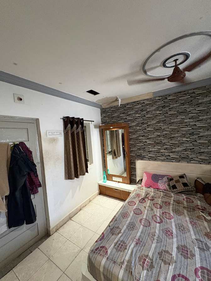 Deep Goraniya's room