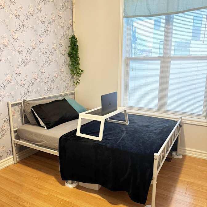 IFRAH USMANI's room