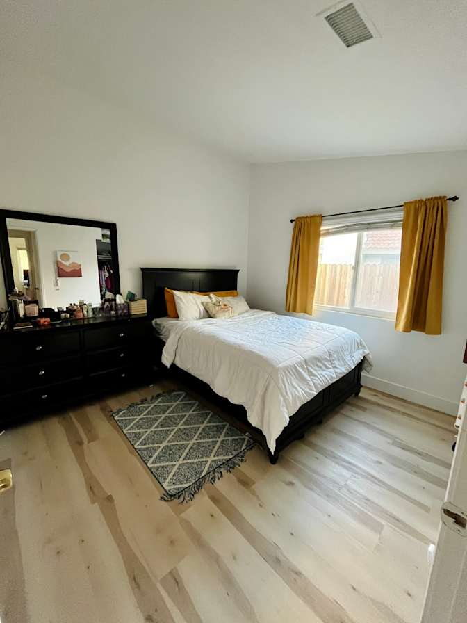 Viviana's room