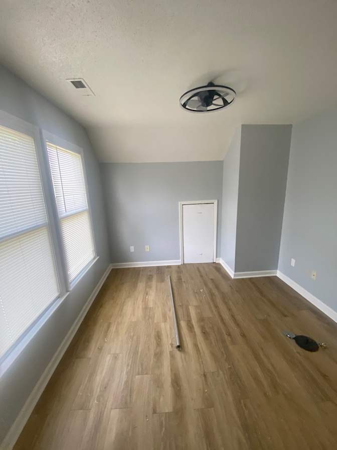 Alcove Rooms's room