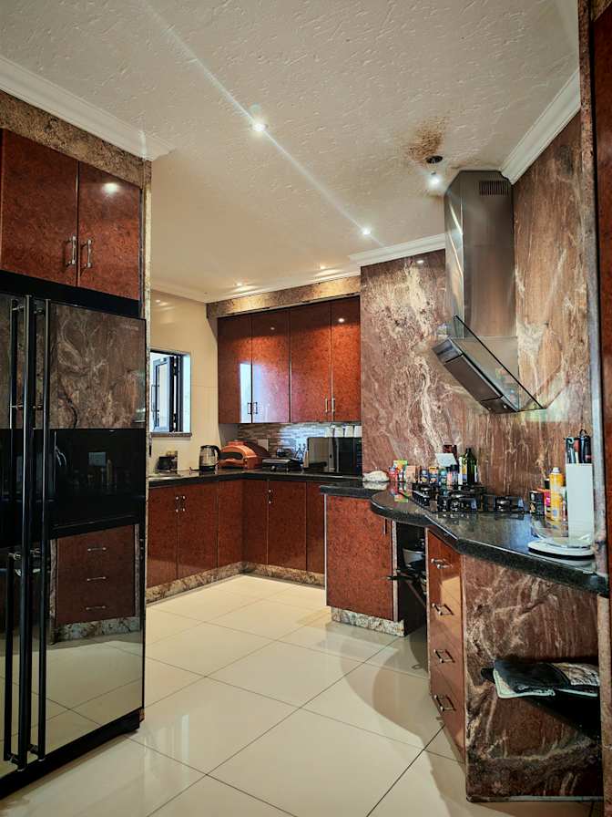 MS VINETTE JOOSTE's room