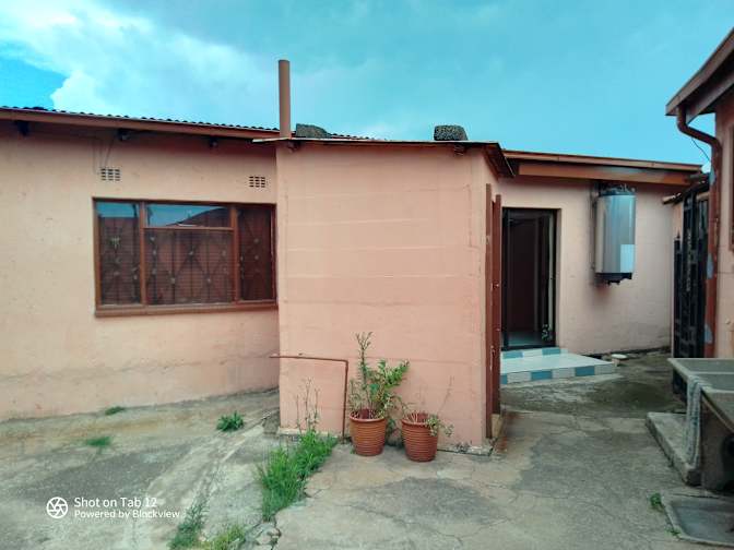 Lunghile Maseko's room