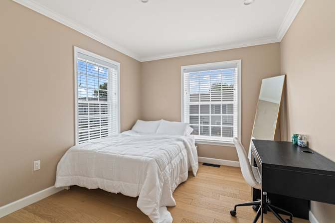Linh Johnson's room