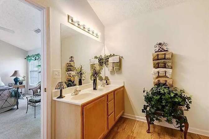 Alcove Rooms's room