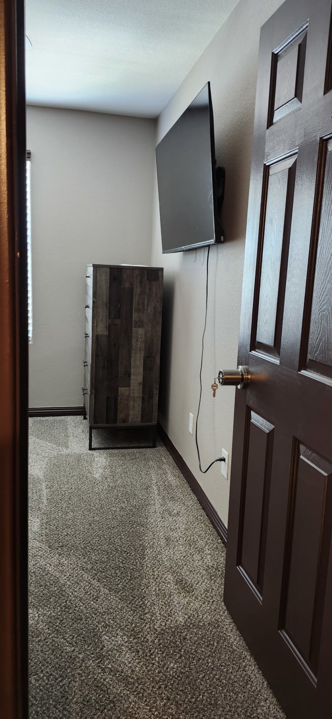 Mike & Reese ( in profile pic)'s room