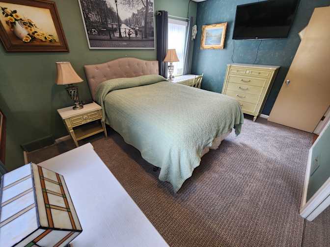 wdrinshed's room