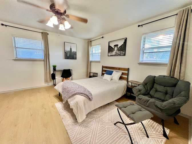 Andres's room