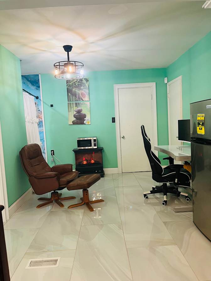 Geegee's room
