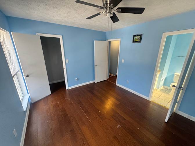 Alcove Rooms's room