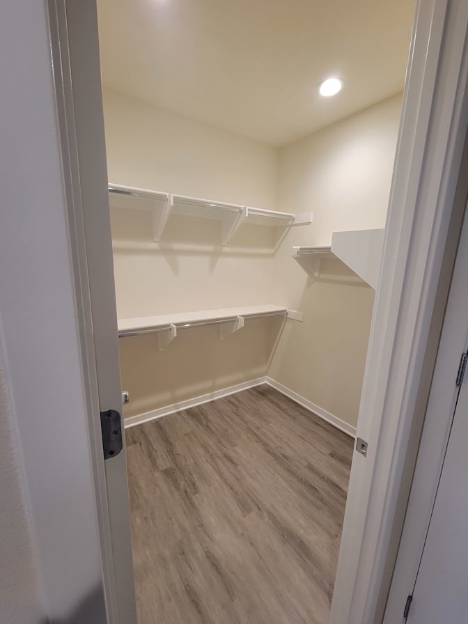 Yi's room