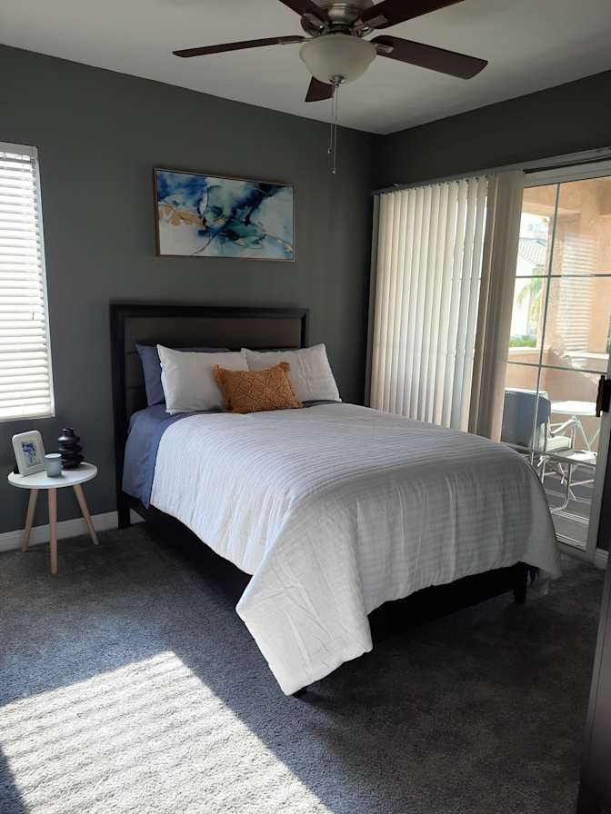 Deelawn's room