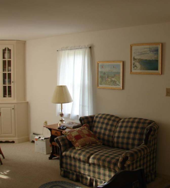 rooms available in an apartment's room