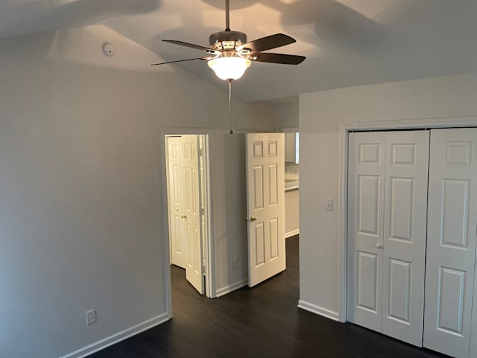 Alcove Rooms's room