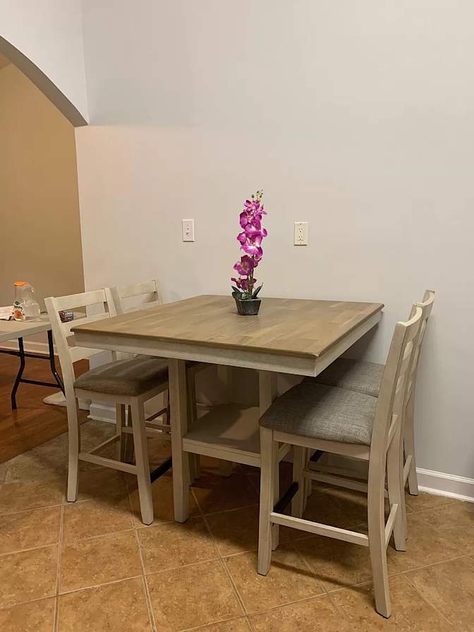 Alcove Rooms's room