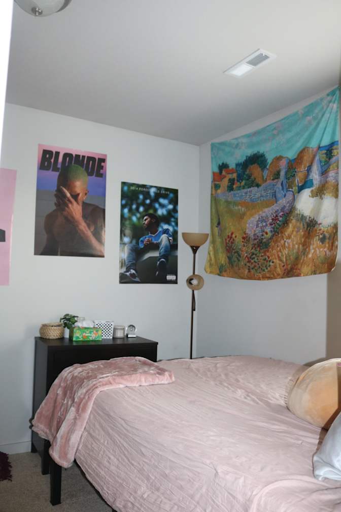 Lensa's room