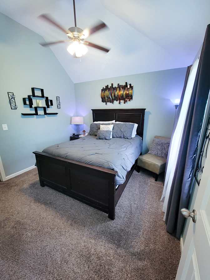 Quiet room in Union City close to the airport's room