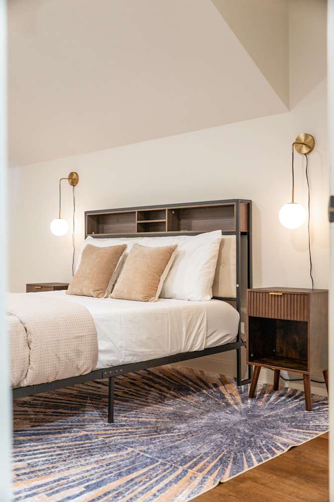 Tomic Properties's room