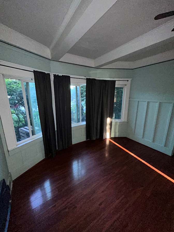 Lee's room