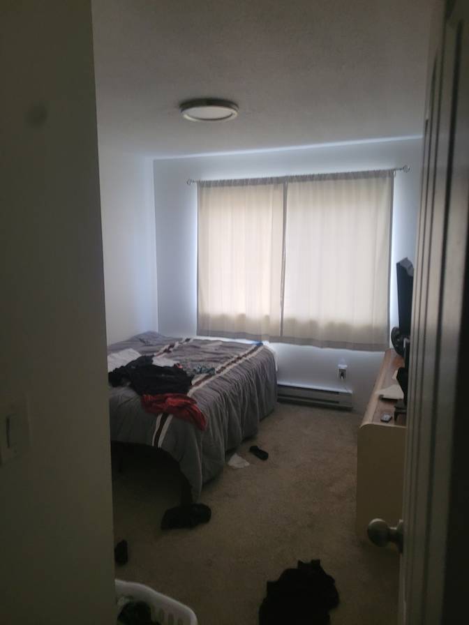 Derek Tompkins's room