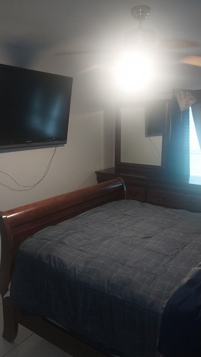 Luis's room