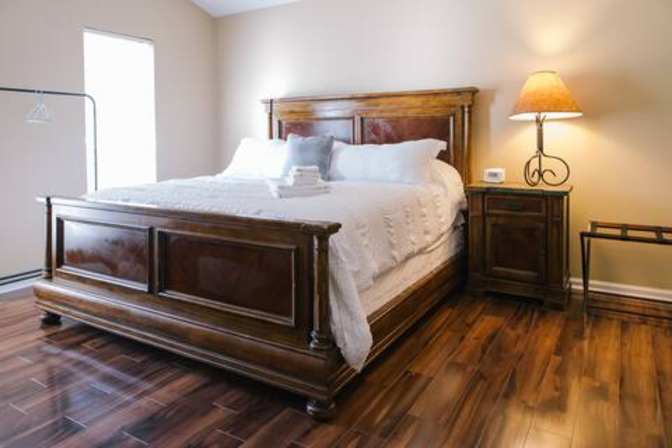 Alcove Rooms's room