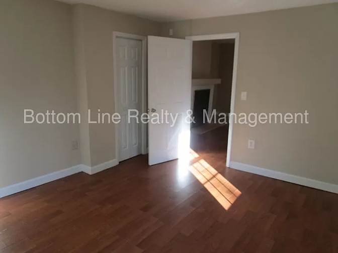 Alcove Rooms's room