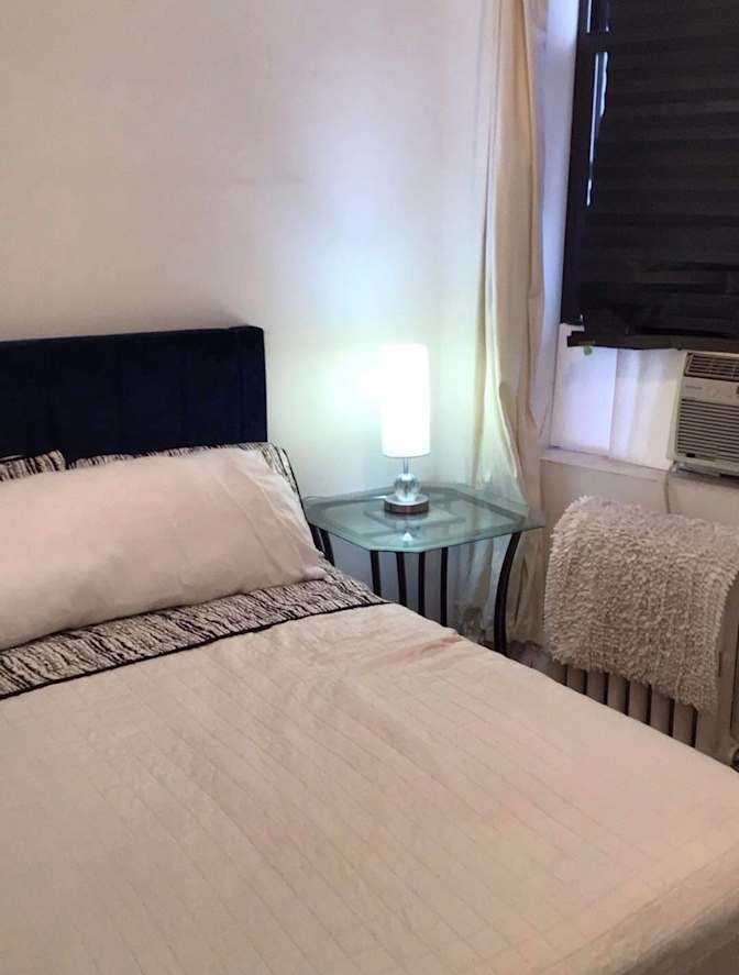 Les's room