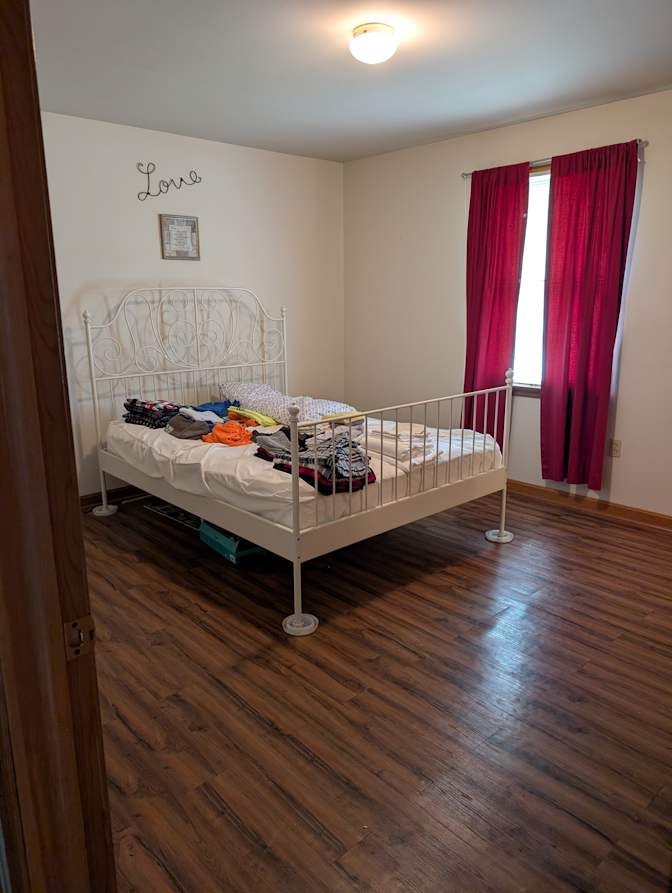 Gary Dowdy Sr's room