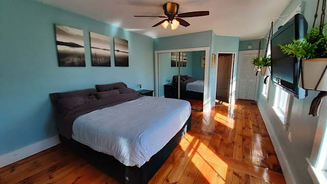 Carlos's room
