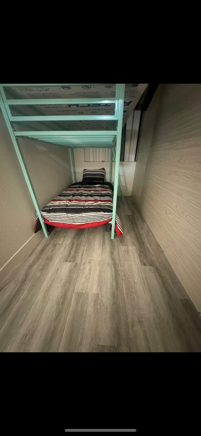 Zahra's room
