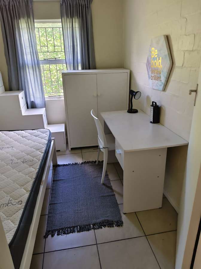 Leslie's room