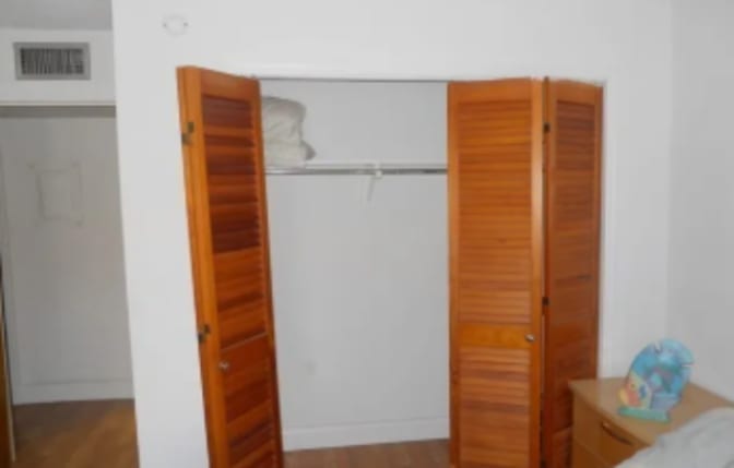 Mete's room
