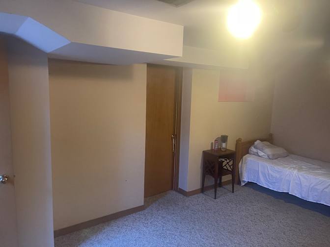 Lon's room