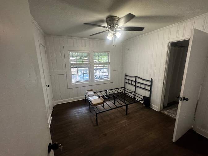 Alcove Rooms's room