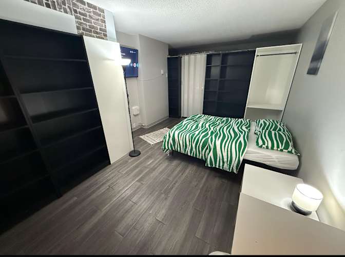 Mehmet's room