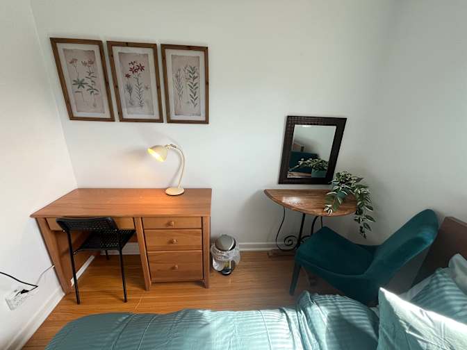 Dee's room
