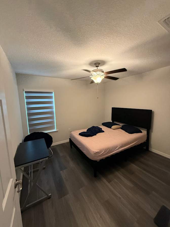 Miguel E Gonzalez's room