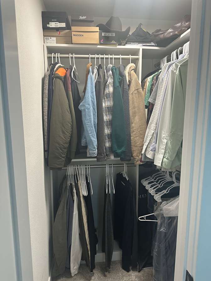 Andres's room