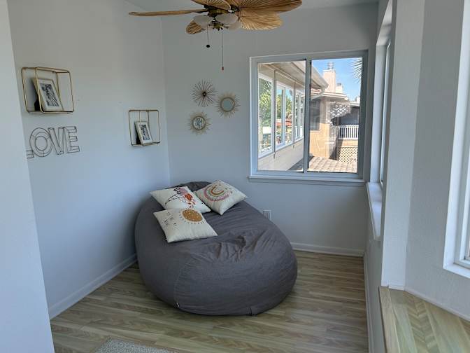 JW Consulting's room
