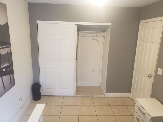 Enrique's room
